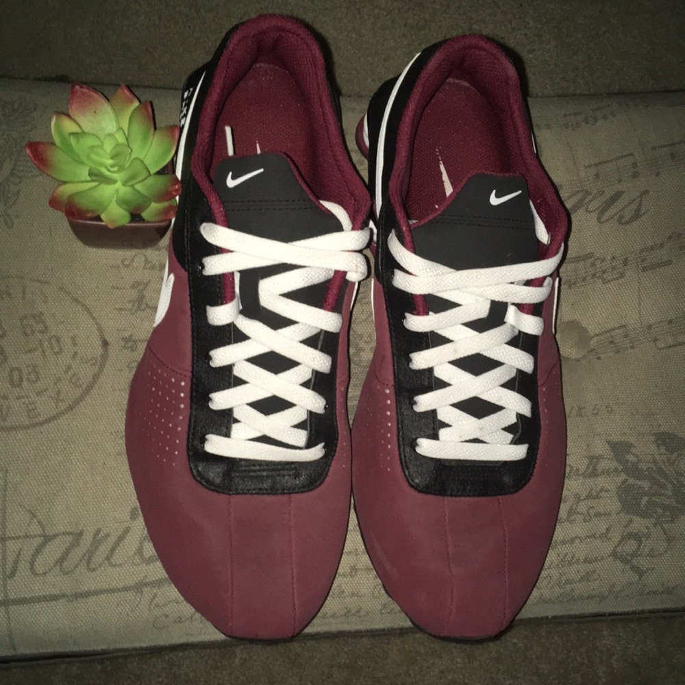 SOLD!! Nike Athletic Shoes - Picture 1 of 5